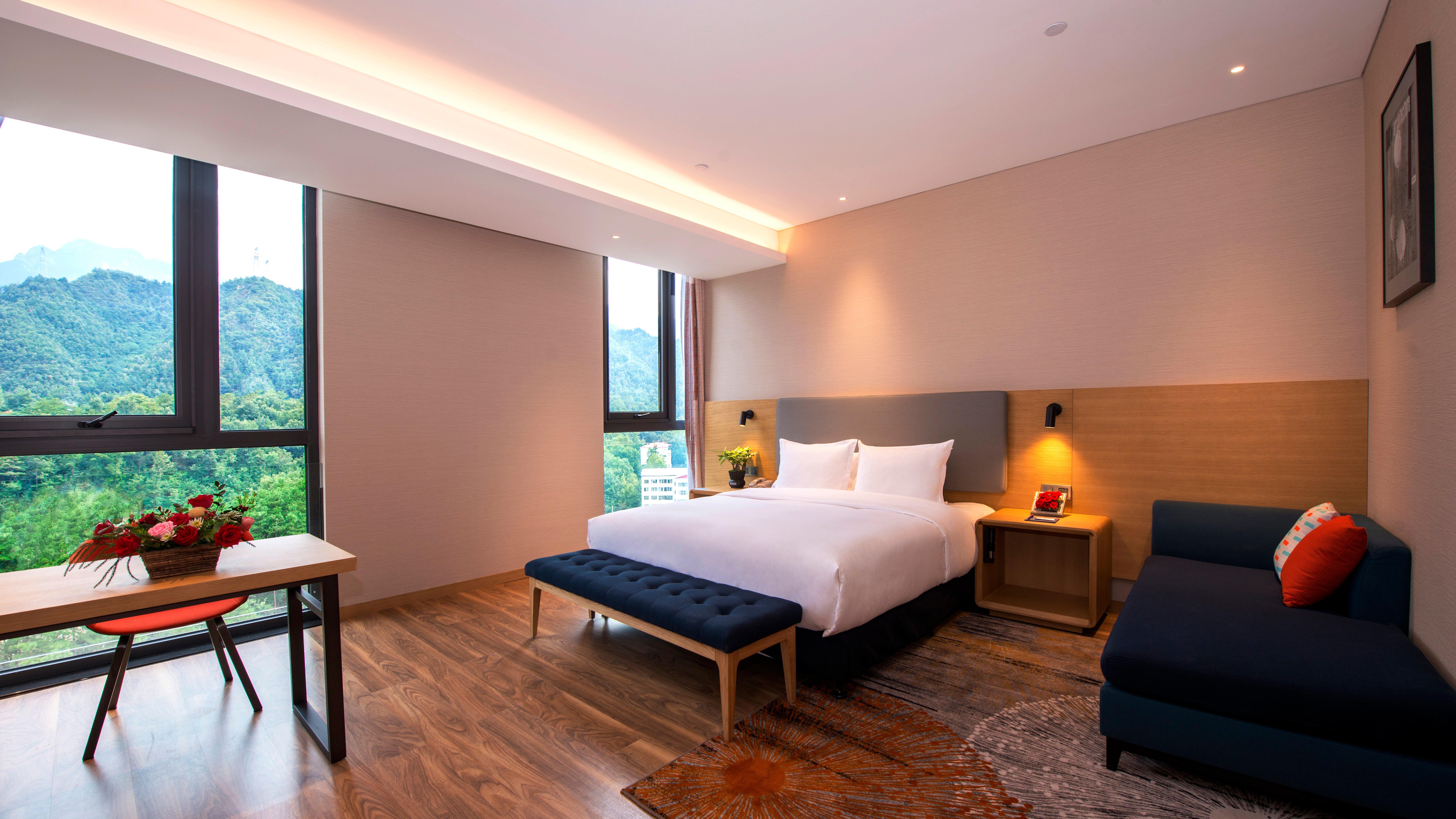 Holiday Inn Express Luanchuan By Ihg Екстер'єр фото