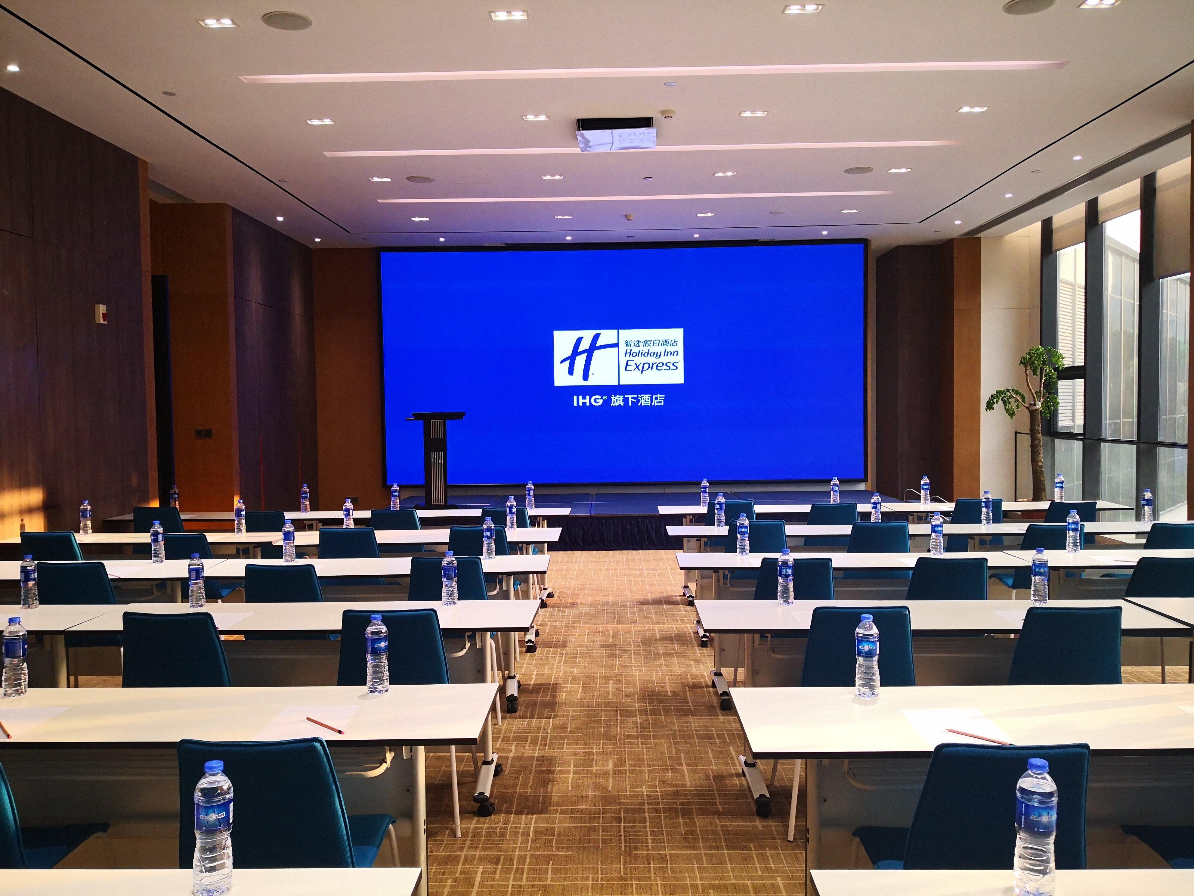 Holiday Inn Express Luanchuan By Ihg Екстер'єр фото